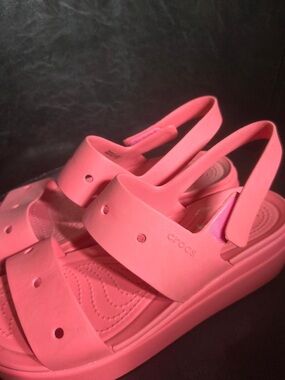 CROCS Women's Bright Pink Platform Slingback Sandals